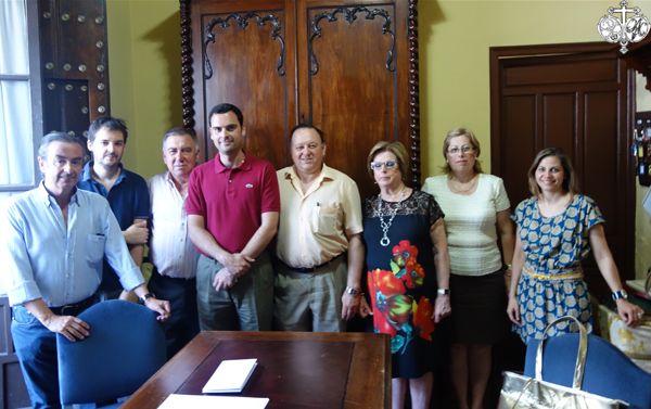 caritas entrega dinero expo antonio ledesma